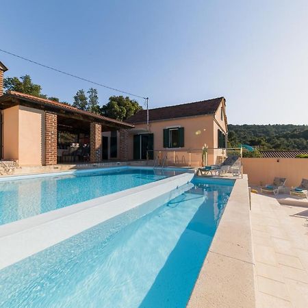 Holiday Home Lavanda Мали Иж Экстерьер фото