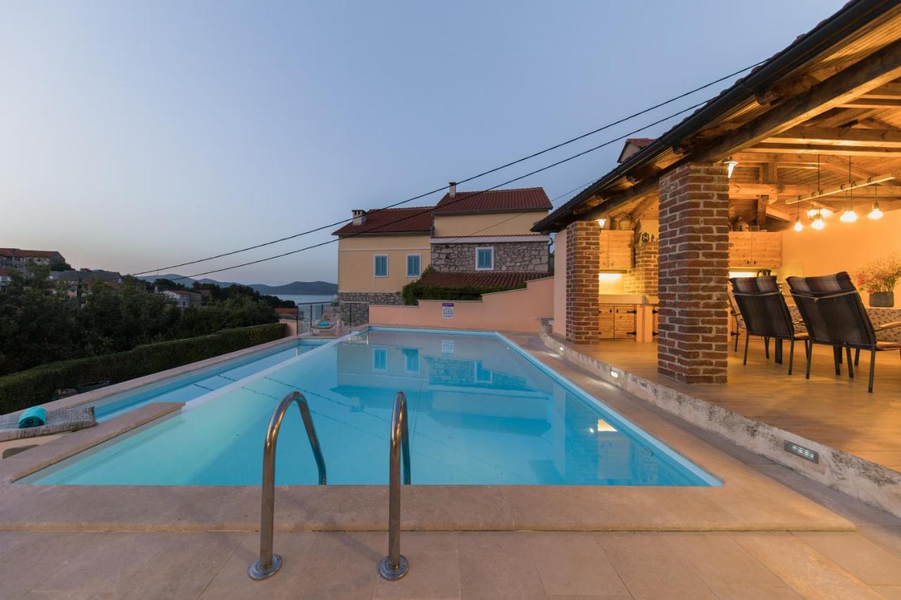 Holiday Home Lavanda Мали Иж Экстерьер фото