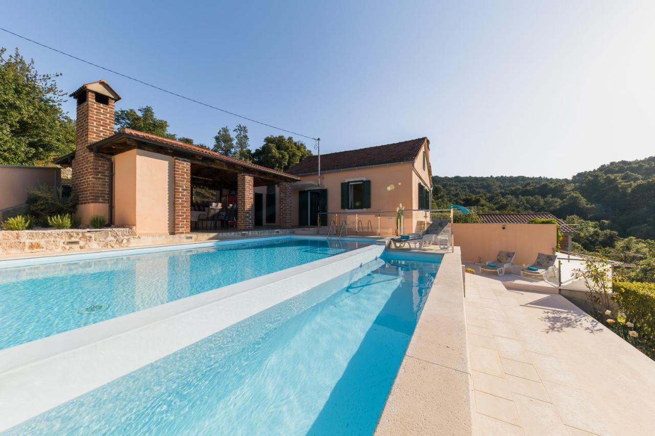 Holiday Home Lavanda Мали Иж Экстерьер фото